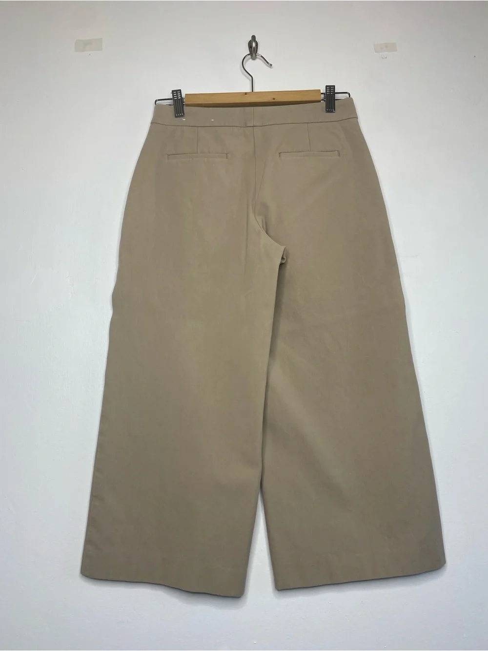 Banana Republic Khaki Wide leg Cropped pants Size 2P Neutral Minimalist - Picture 6 of 7